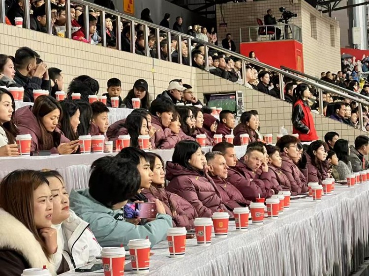 北青體育：中國女足現(xiàn)身中甲賽場，觀看重慶銅梁龍vs遼寧鐵人