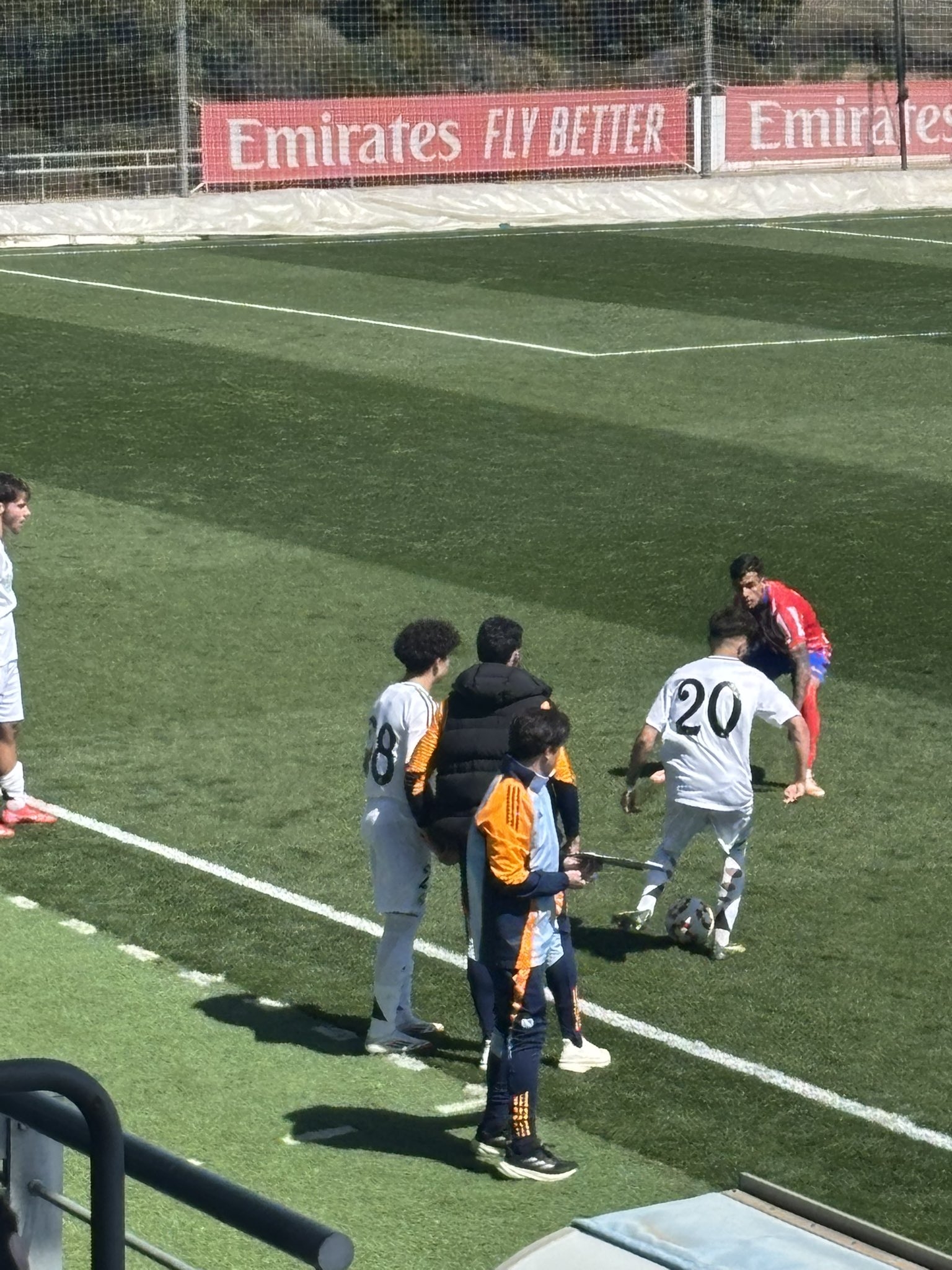 天賦滿滿！馬塞洛15歲兒子恩佐皇馬U19首秀，登場5分鐘腳后跟助攻
