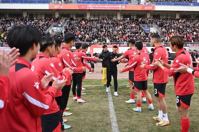 今日賽前，俱樂部為前球員馬曉磊及文爍舉行了退役儀式