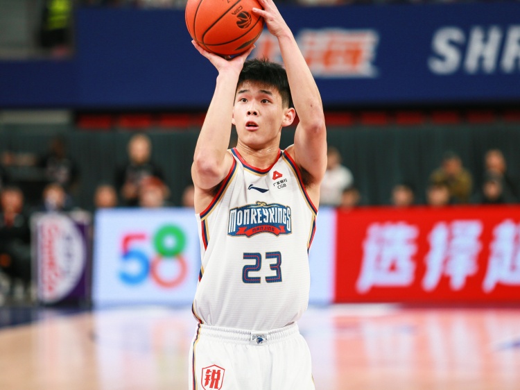 攻擊欲望很強(qiáng)！林葳半場出手14次拿下14分1板1助2斷