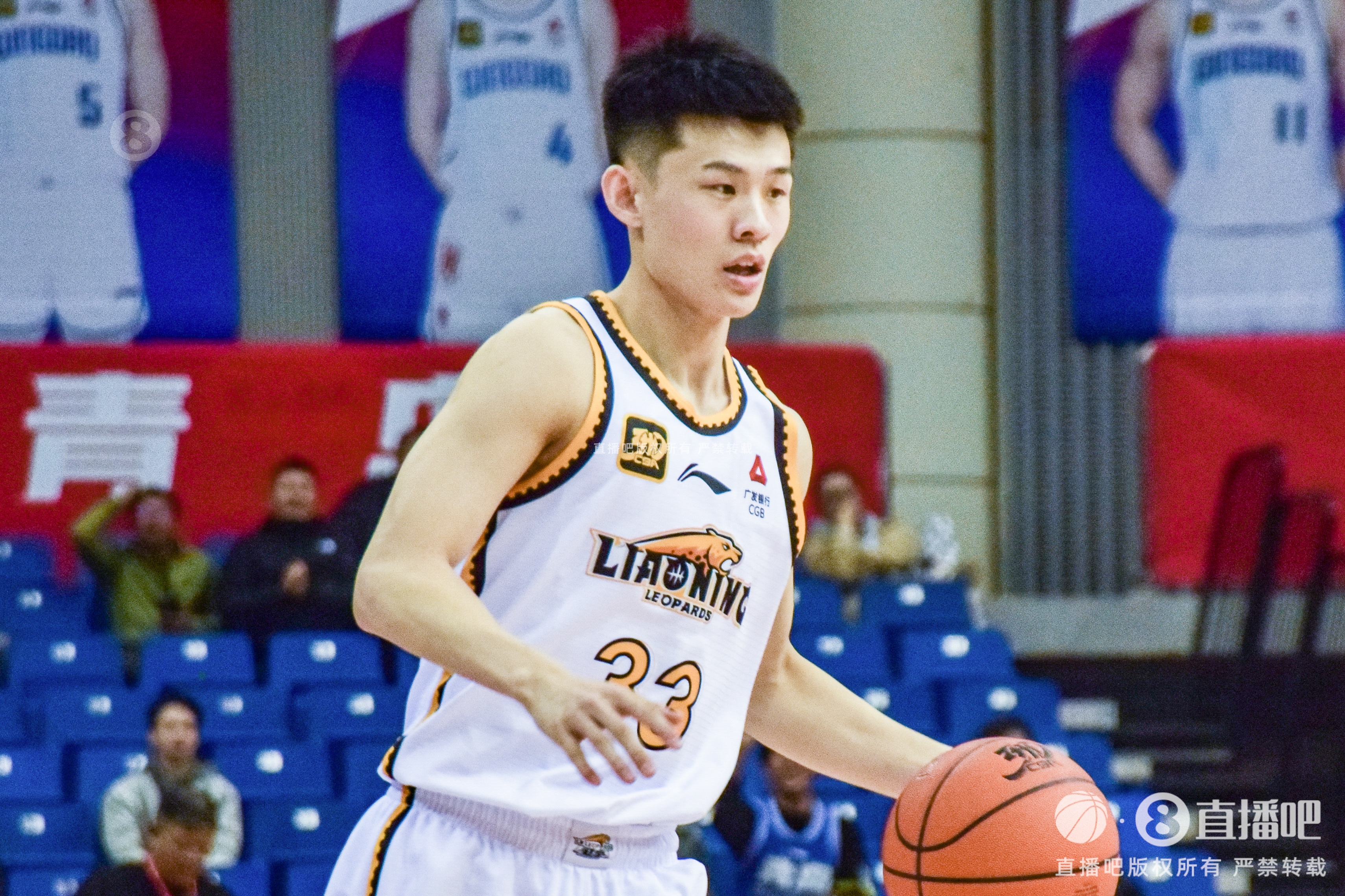 太準了！王嵐嵚半場4記三分球拿下12分2板2助1斷