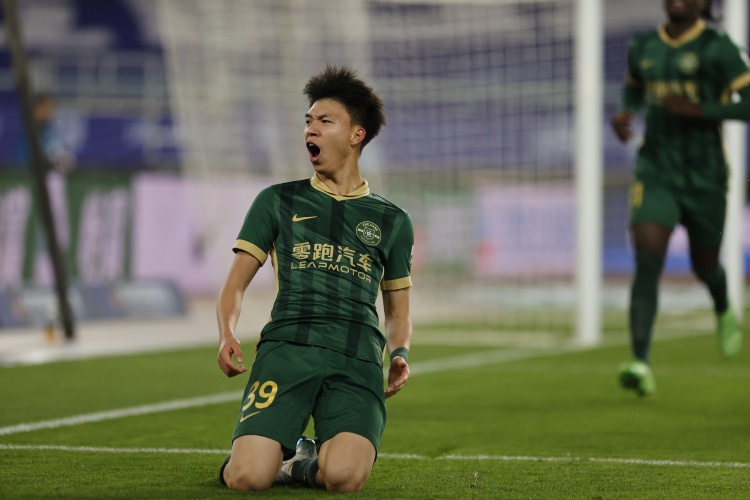 津媒：王鈺棟等多名小將嶄露頭角，必然能推動更多年輕球員登場